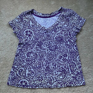 Nicole Miller Women’s V-Neck Tee Shirt - *Size 1X - VGUC - Purple/White Paisley